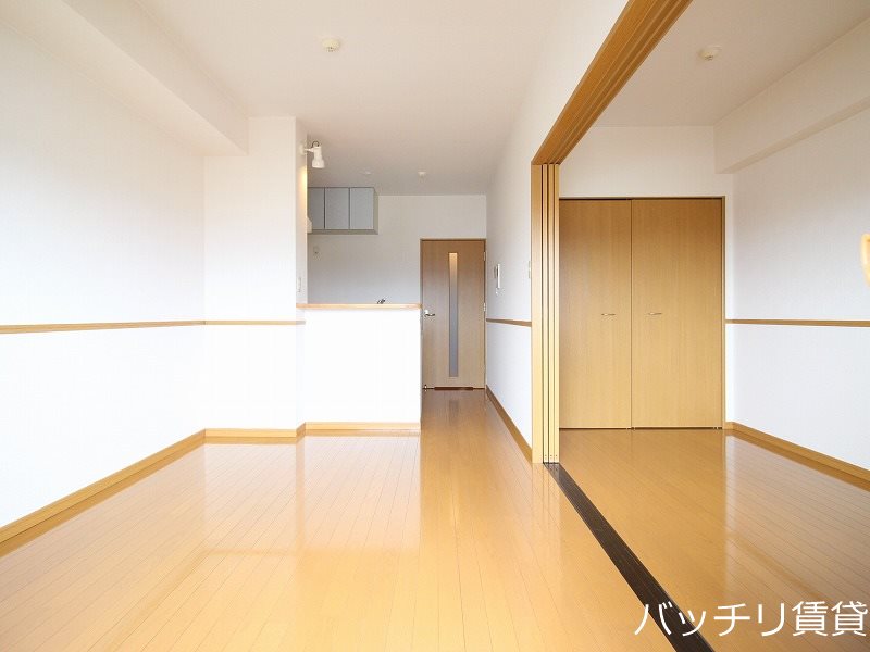 居室・リビング　別号室タイプの為、現状を優先致します。