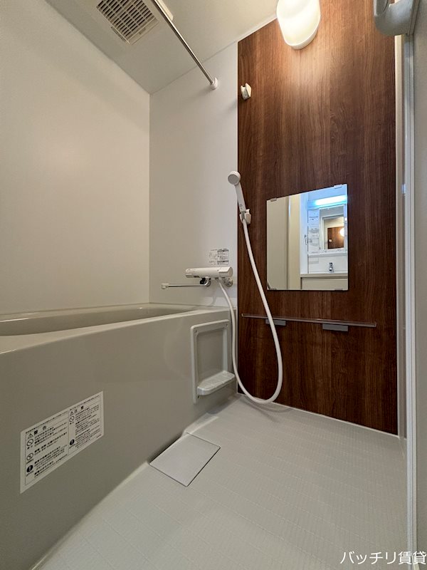 バス・シャワールーム　画像は同型タイプの為、現状を優先致します。