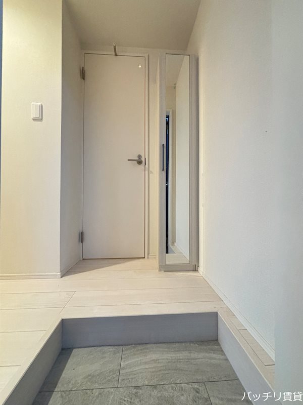 玄関　画像は同型タイプの為、現状を優先致します。