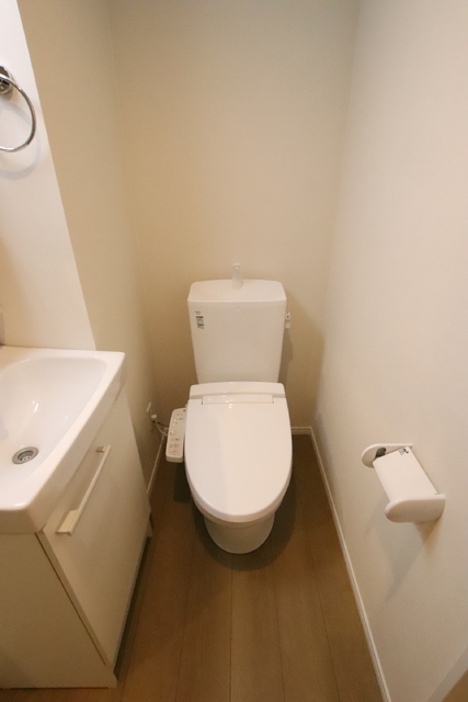 トイレ　洗浄機能付き便座