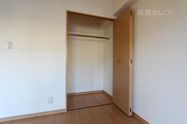 収納　各部屋にクローゼットがあります。（１０１号室内装写真）