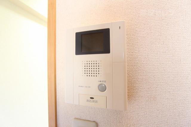 セキュリティ　ＴＶモニターホンで来客の姿も見れます。（１０１号室内装写真）