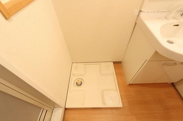 その他設備　室内洗濯機置場。（１０１号室内装写真）