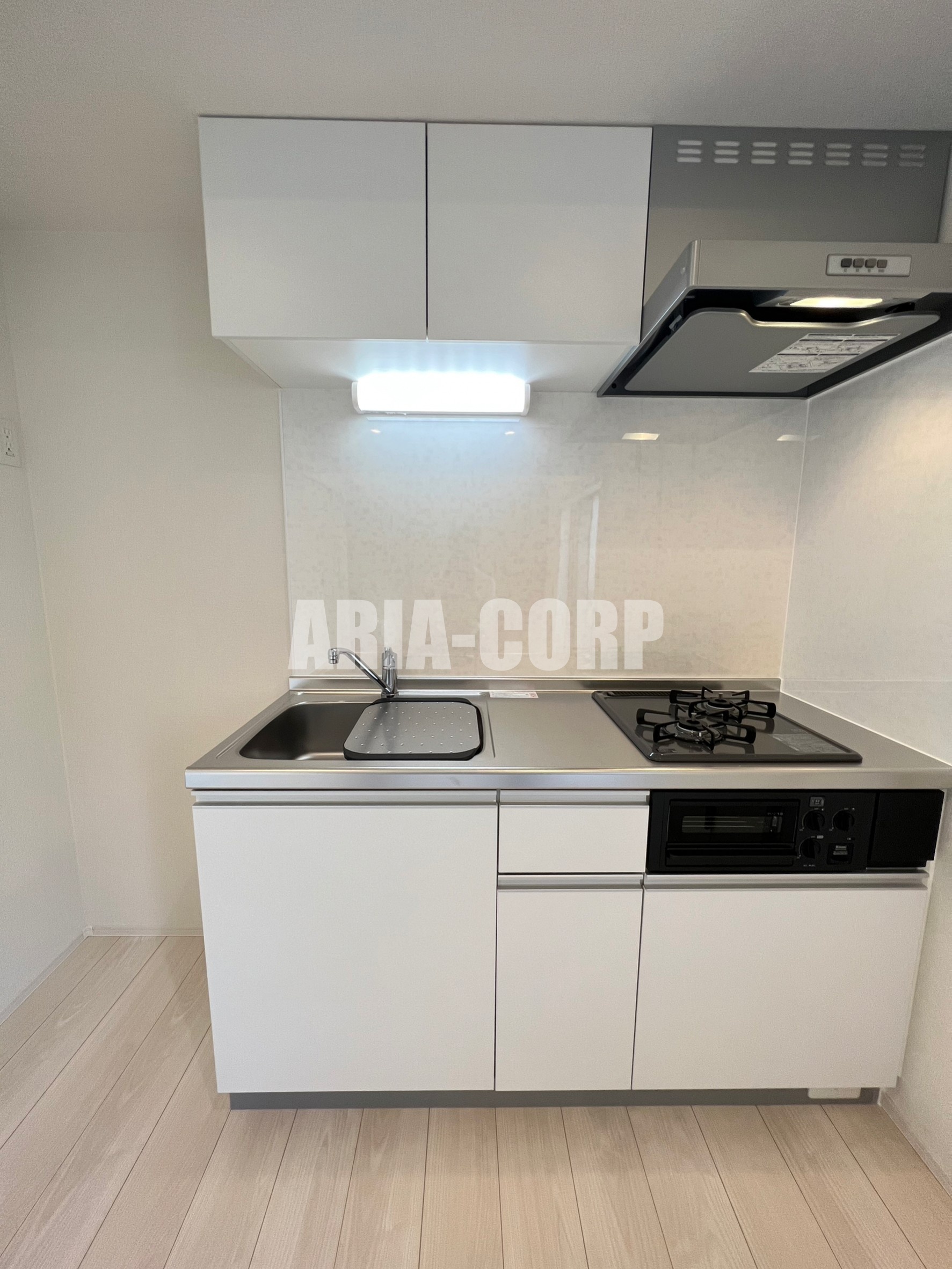 キッチン　システムキッチン・冷蔵庫スペースもしっかりございます！