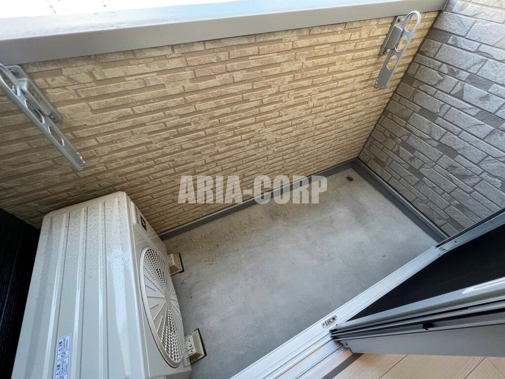 バルコニー　バルコニー、室内物干し、浴室乾燥と合計３ヶ所洗濯物干しOK