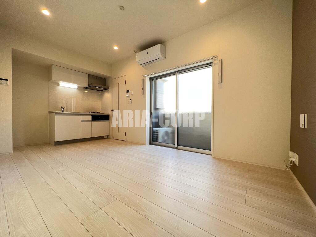 居室・リビング　白を基調としたお洒落な空間！デザイナーズ物件募集開始です！