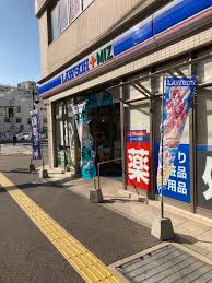 コンビニ　ローソン ミズ西鉄香椎駅前店（コンビニ）まで98m