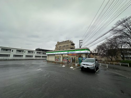 コンビニ　ファミリーマート 石川工業団地入口店（コンビニ）まで647m