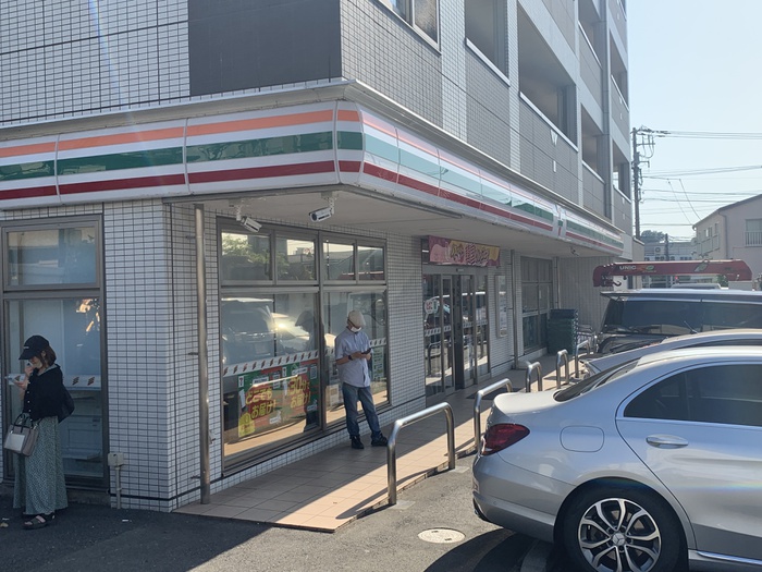 コンビニ　セブンイレブン横浜青葉総合庁舎前（コンビニ）まで650m