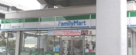 コンビニ　ファミリーマート（コンビニ）まで211m