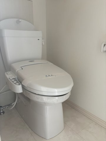 トイレ　※写真は208号室です。 キッチン・床等色味等異なります。※