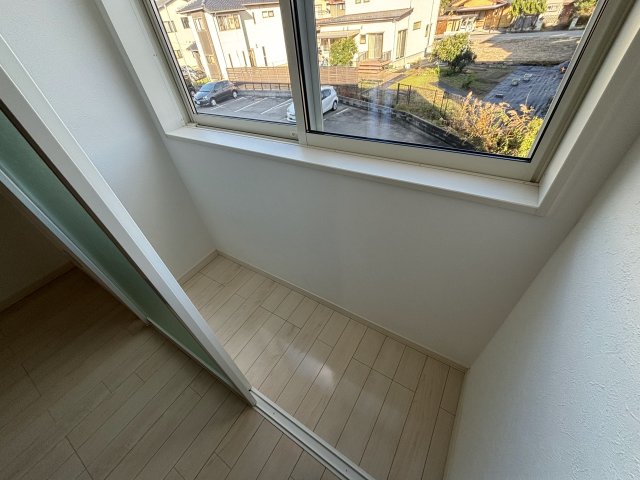 バルコニー　※写真は208号室です。 キッチン・床等色味等異なります。※