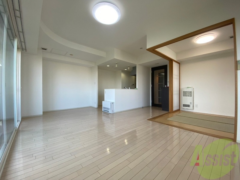 居室・リビング　広くてキレイなお部屋が広がっていて、充実した生活が送れそう。