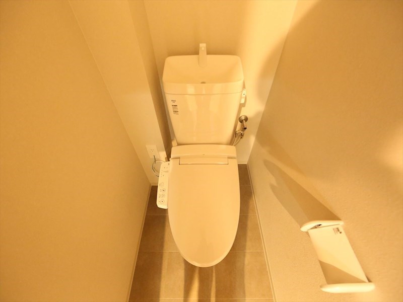 トイレ　温水洗浄暖房便座付トイレ