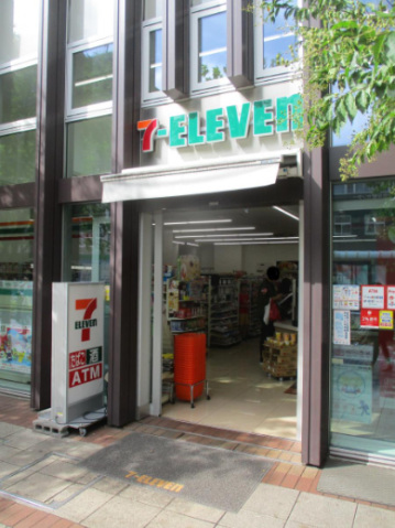 コンビニ　セブンイレブン月島駅前店（コンビニ）まで133m