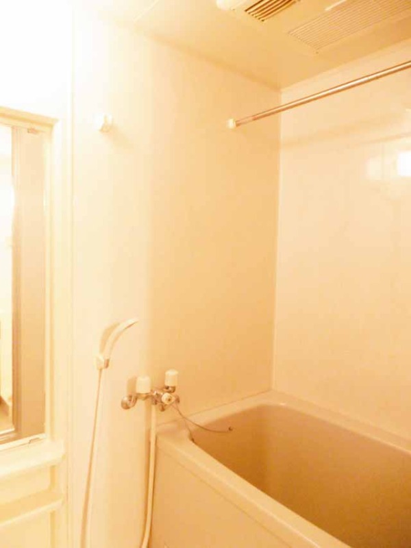 バス・シャワールーム　浴室乾燥付きで雨の日でも洗濯物が干せます☆（イメージ）