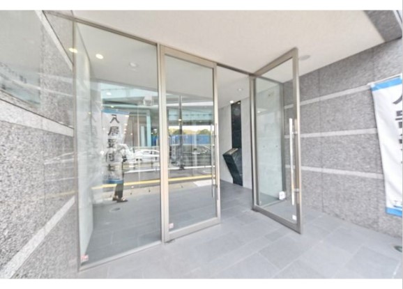 エントランス　清潔感のあるエントランスです☆