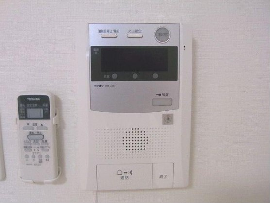 セキュリティ　女性も安心のモニター付きインターホンです☆