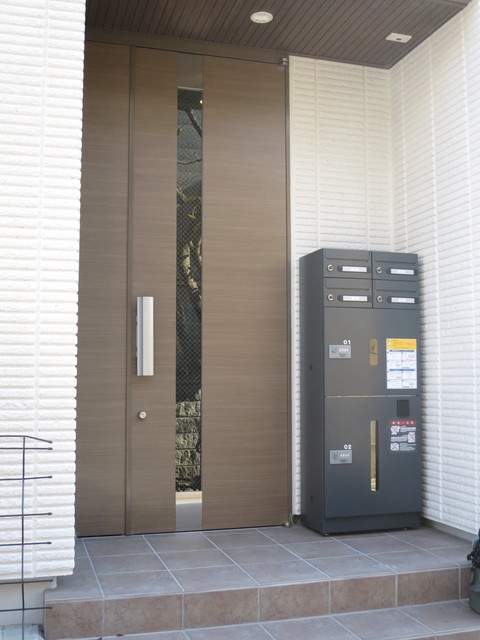 エントランス　オートロック付きエントランス