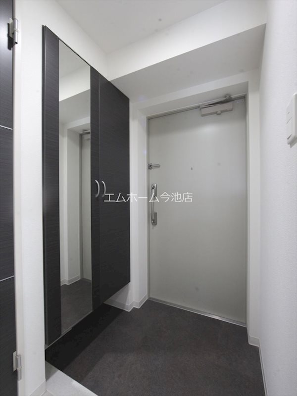 玄関　玄関　シューズボックス充実しています