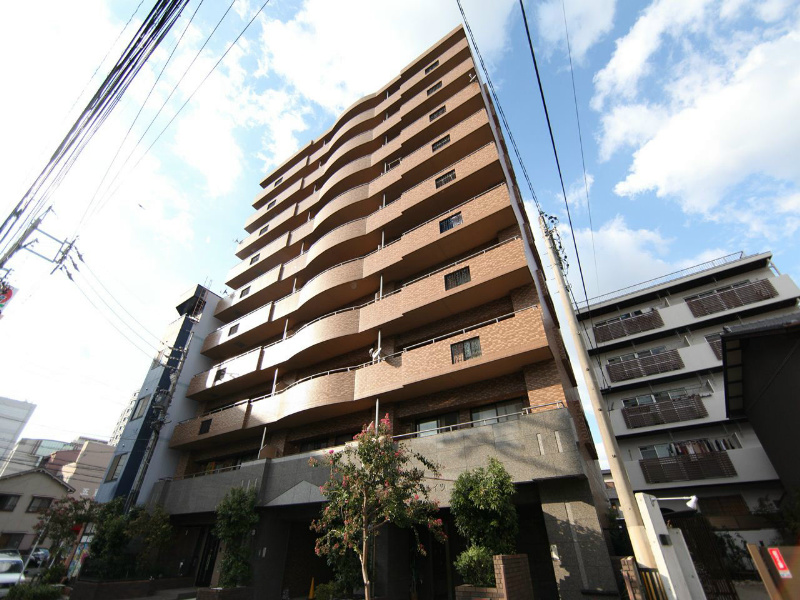 建物外観　外観　防犯カメラ　オートロック付