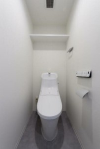 トイレ　温水洗浄便座。