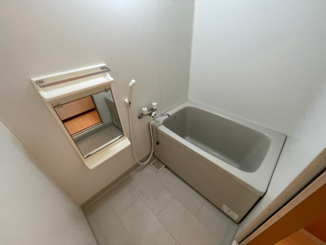 バス・シャワールーム　※同タイプのお部屋の写真です。（反転）