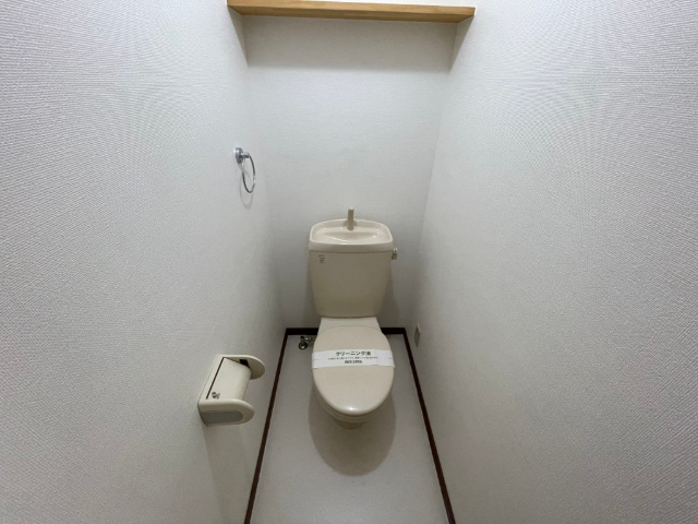 トイレ　※同タイプのお部屋の写真です。（反転）