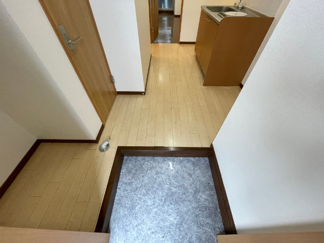 玄関　※同タイプのお部屋の写真です。（反転）