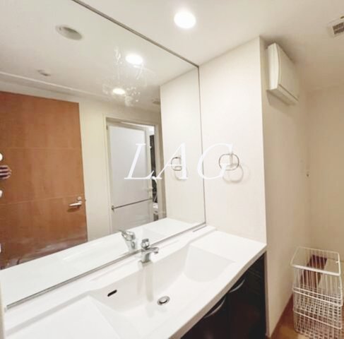 洗面設備　独立洗面台です。