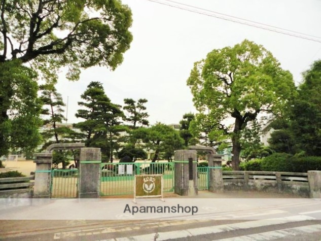 小学校　神拝小学校（小学校）まで604m