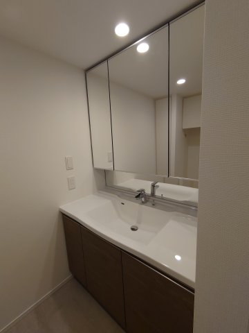 洗面設備　使いやすい洗面所です