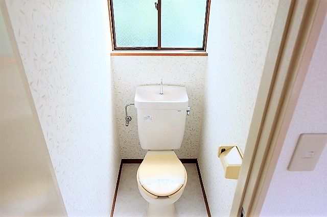 トイレ　写真は同建物の別部屋を参考に掲載しております。