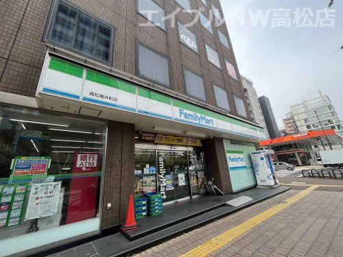 コンビニ　ファミリーマート 高松亀井町店（コンビニ）まで353m