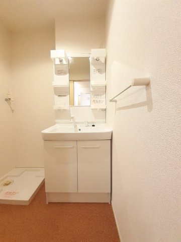 洗面設備　明るい洗面所です★