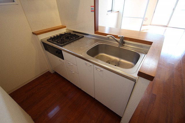 キッチン　同物件別号室のものです。