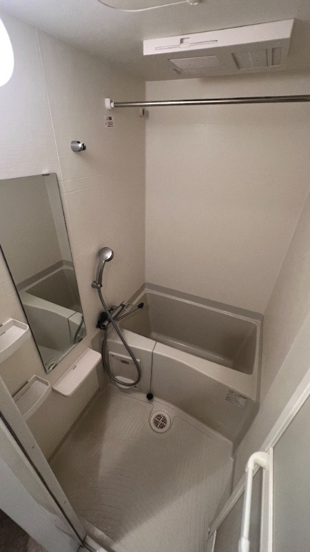 バス・シャワールーム　シンプルな浴室です。