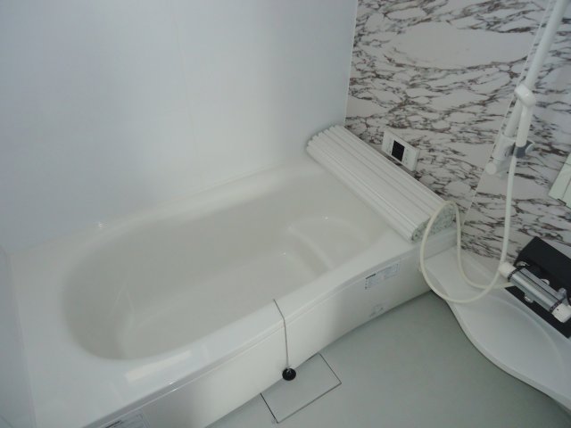 バス・シャワールーム　追い焚き機能付き　※写真は202号室