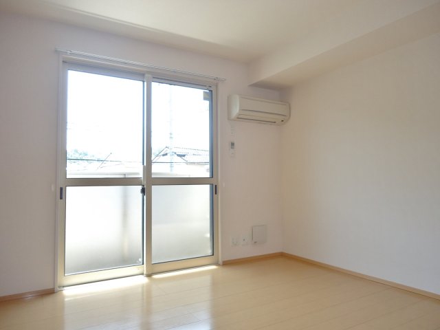 居室・リビング　LDK10.5帖　※写真は202号室