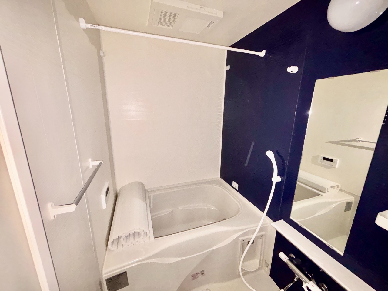 バス・シャワールーム　お風呂部分・追い炊き＆浴室乾燥機能付きです◎