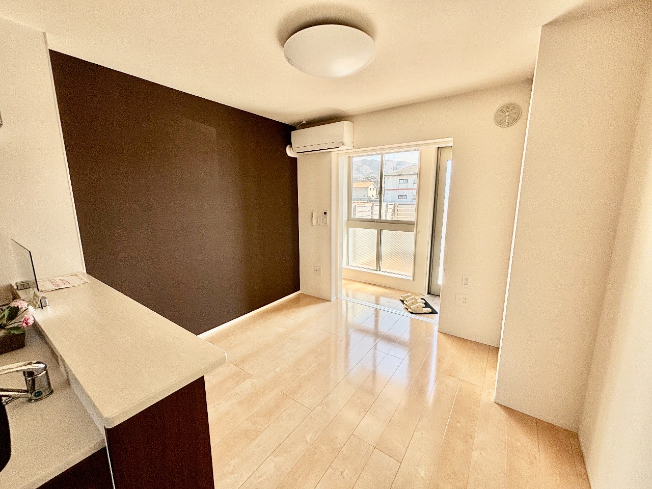 居室・リビング　リビング部分・広々、日当たり良好です♪