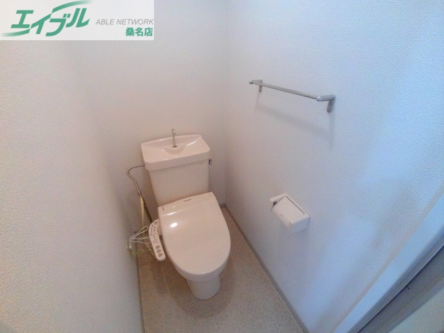 トイレ　トイレ同物件別部屋の写真になります。
