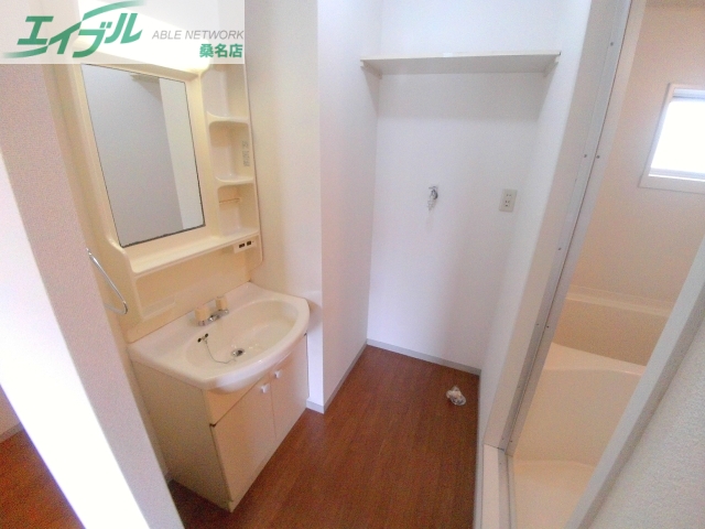 洗面設備　洗面所同物件別部屋の写真になります。