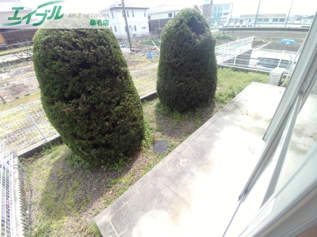 庭　庭同物件別部屋の写真になります。