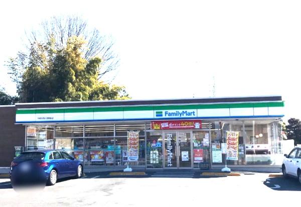 コンビニ　ファミリーマート宇都宮西川田駅前店（コンビニ）まで749m