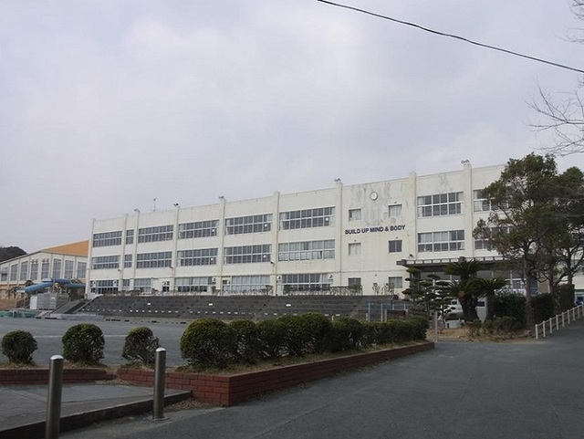 中学校　湖西市立新居中学校（中学校）まで1600m