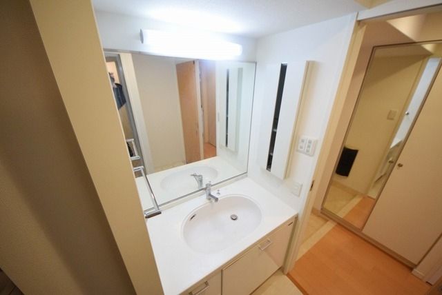 洗面設備　リノベーション工事実施前撮影