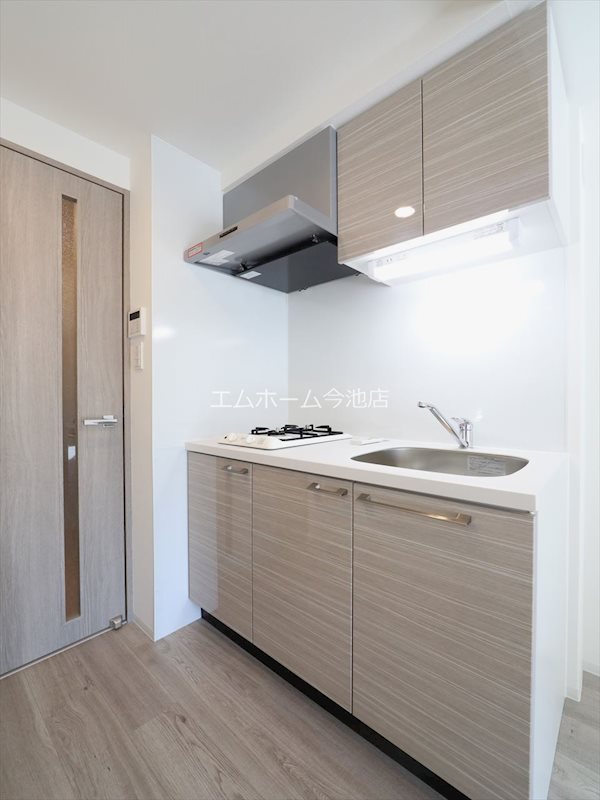 キッチン　システムキッチン（ガス2口コンロ付）