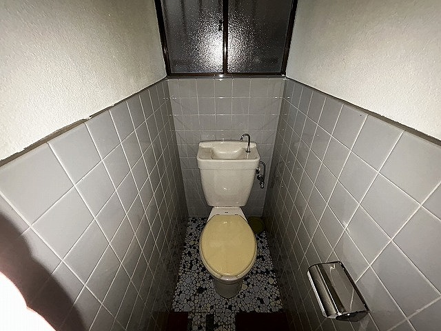 トイレ　＊リフォーム前撮影