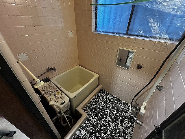 バス・シャワールーム　バランス式追焚可　　キッチン・洗面も給湯付